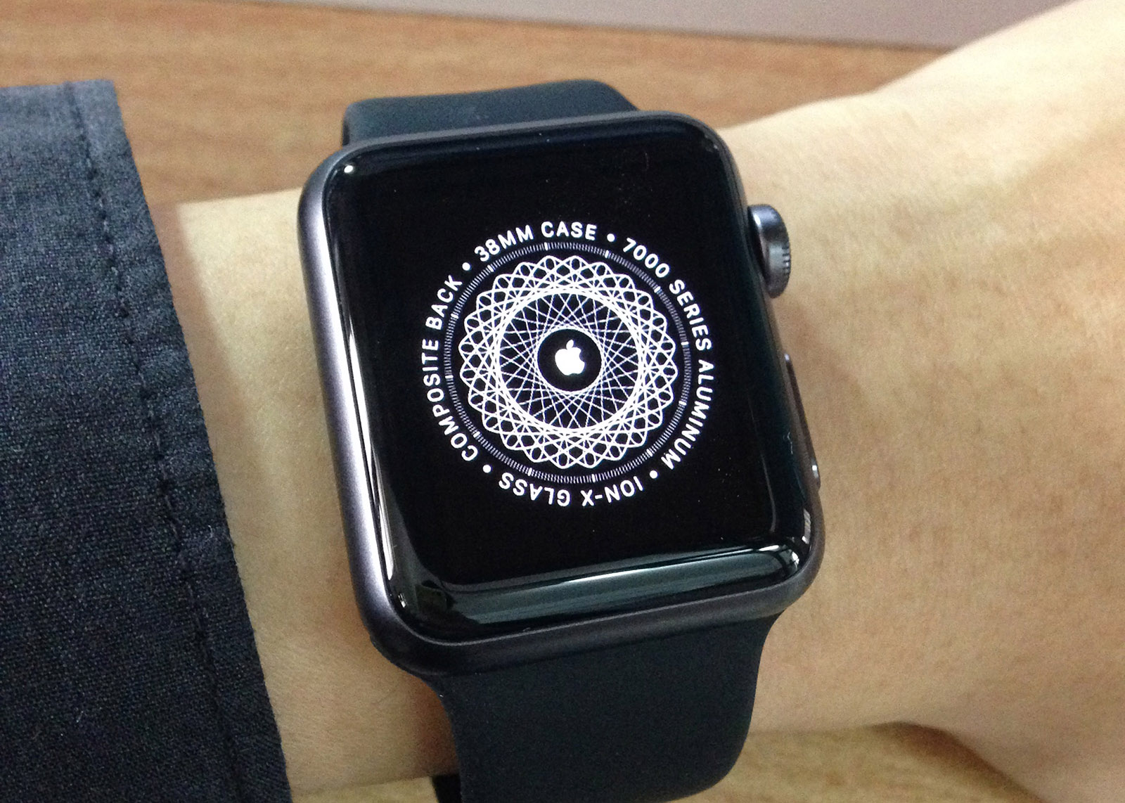Apple Watch 与 iPhone 配对成功的画面